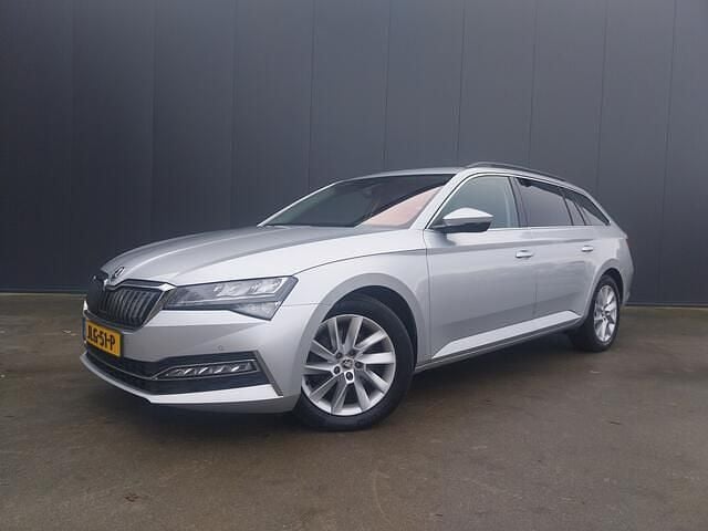Zilver Gebruikt 2021 Skoda Superb Stationwagen | € 17.950 (Super prijs) - Afbeelding 1/4