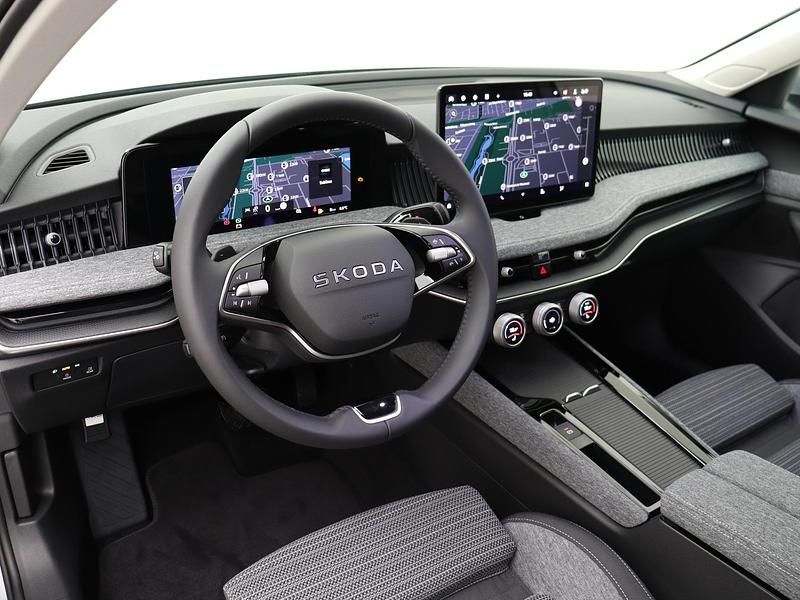 Nieuw Skoda Superb Business Line 150 PK (110 kW) 2026 Grijs Stationwagen