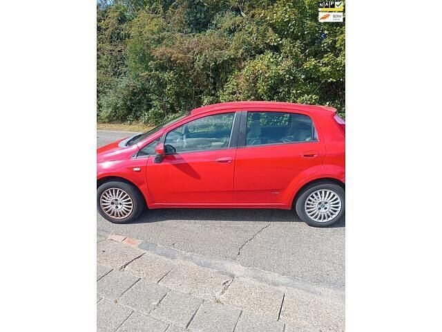 Rood Gebruikt 2006 Fiat Grande Punto Hatchback | € 1.450 (Goede deal) - Afbeelding 1/4