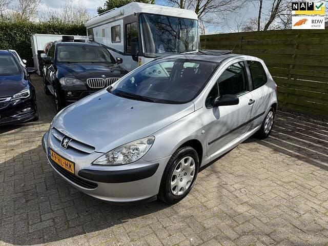 Grijs Gebruikt 2001 Peugeot 307 S Hatchback | € 850 (Eerlijke prijs) - Afbeelding 1/4