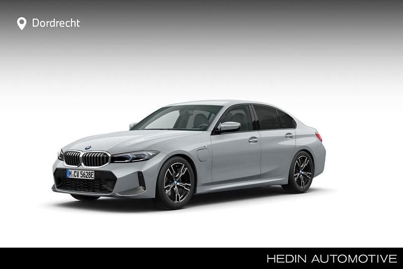 Grijs Gebruikt 2024 BMW 320e M Sport Sedan | € 38.895 (Super prijs) - Afbeelding 1/2