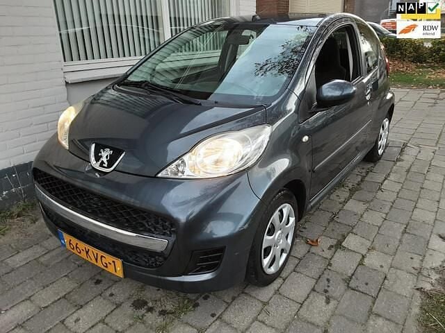 Hatchback Gebruikt 2010 Peugeot 107 Hatchback | € 3.250 (Eerlijke prijs) - Afbeelding 1/4