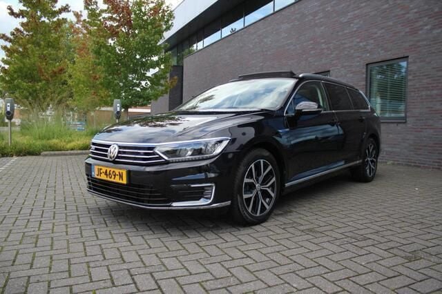 Zwart Gebruikt 2015 VW Passat Highline Stationwagen | € 15.999 (Eerlijke prijs) - Afbeelding 1/4