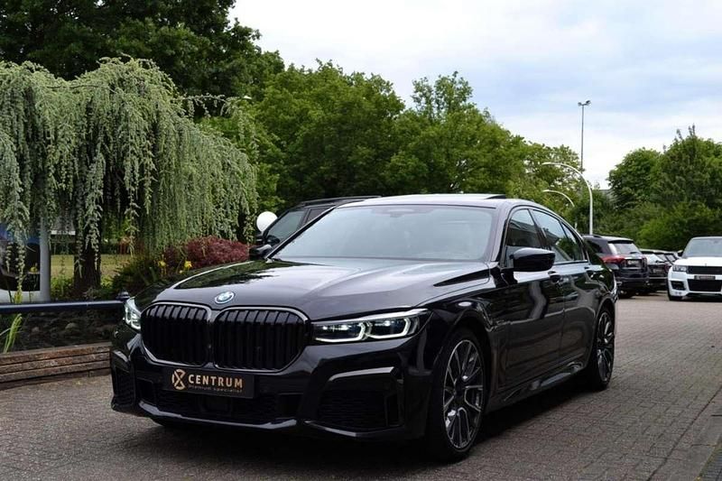 Zwart, metallic lak Gebruikt 2021 BMW 745 M Sport Sedan | € 62.750 - Afbeelding 1/4