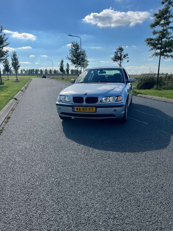 Grijs Gebruikt 2005 BMW 316 Sedan | € 2.750 (Eerlijke prijs) - Afbeelding 1/4