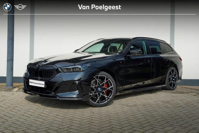 Zwart Nieuw 2025 BMW 530e M Sport Stationwagen | € 106.267 - Afbeelding 1/4