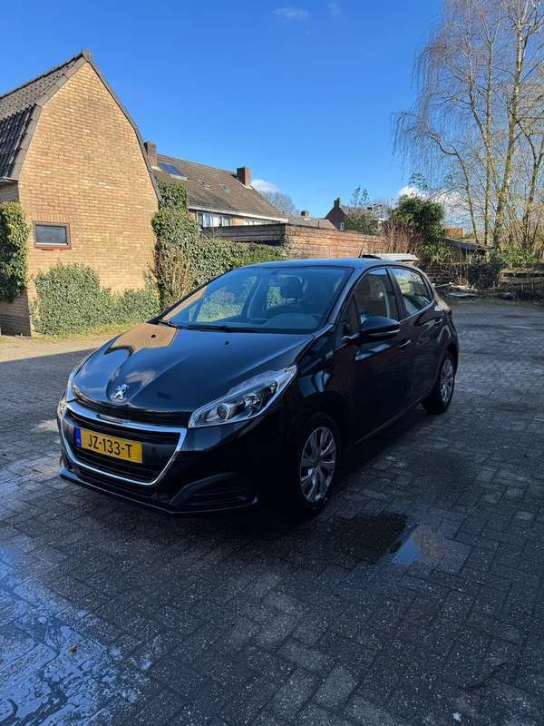 Zwart Gebruikt 2016 Peugeot 208 Active Hatchback | € 5.500 (Eerlijke prijs) - Afbeelding 1/4