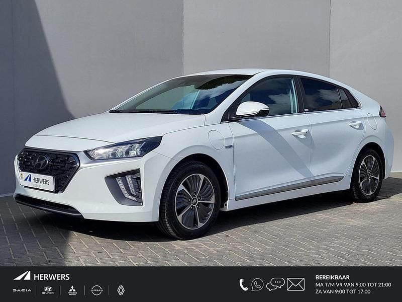 Ceramic white (waw) Gebruikt 2021 Hyundai Ioniq Comfort Hatchback | € 18.685 (Eerlijke prijs) - Afbeelding 1/4