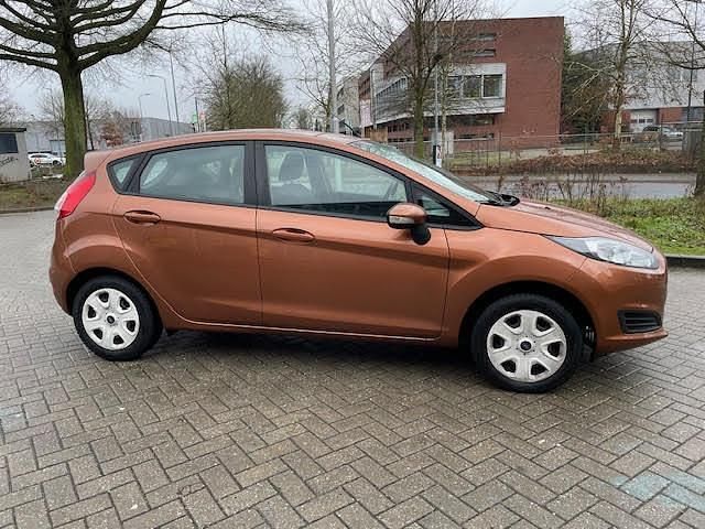 Occasion Ford Fiesta Style 82 PK (60 kW) 2013 Bruin (metallic) Hatchback
