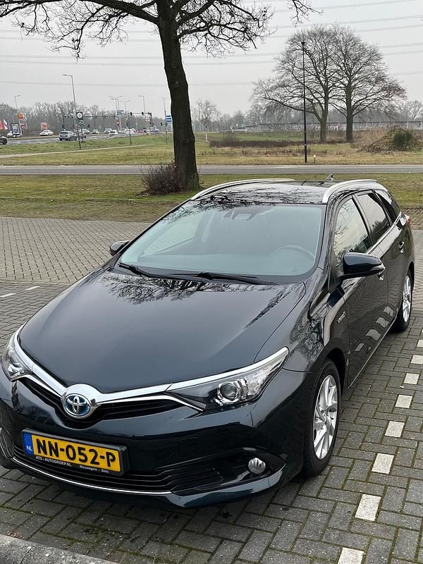 Grijs Occasion 2016 Toyota Auris Touring Sports Stationwagen | € 9.980 (Eerlijke prijs) - Afbeelding 1/4