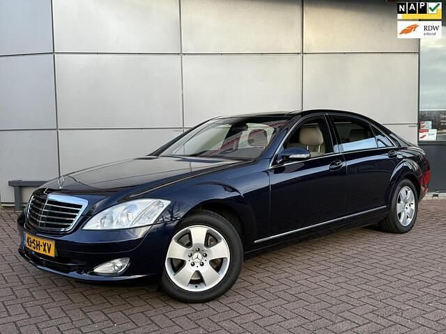 Blauw (metallic) Gebruikt 2006 Mercedes S500 Prestige Sedan | € 19.950 (Iets duurder) - Afbeelding 1/4