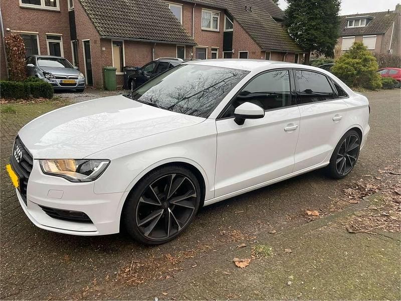 Wit Gebruikt 2015 Audi A3 Ambition Sedan | € 13.500 (Eerlijke prijs) - Afbeelding 1/4