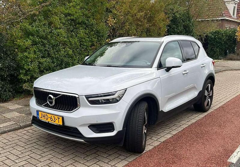 Zilver Gebruikt 2019 Volvo XC40 Momentum SUV | € 28.500 (Super prijs) - Afbeelding 1/4