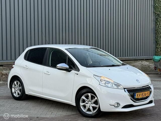 Wit Occasion 2015 Peugeot 208 Active Hatchback | € 4.999 (Goede deal) - Afbeelding 1/4