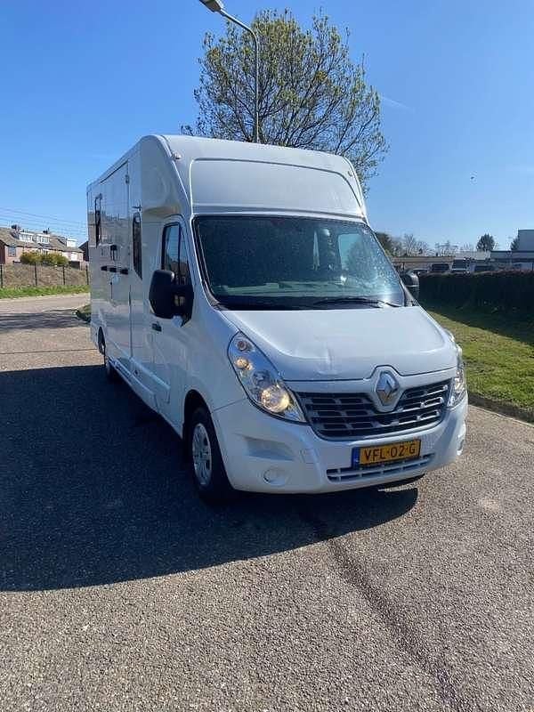 Wit Gebruikt 2016 Renault Master Van | € 30.950 - Afbeelding 1/4