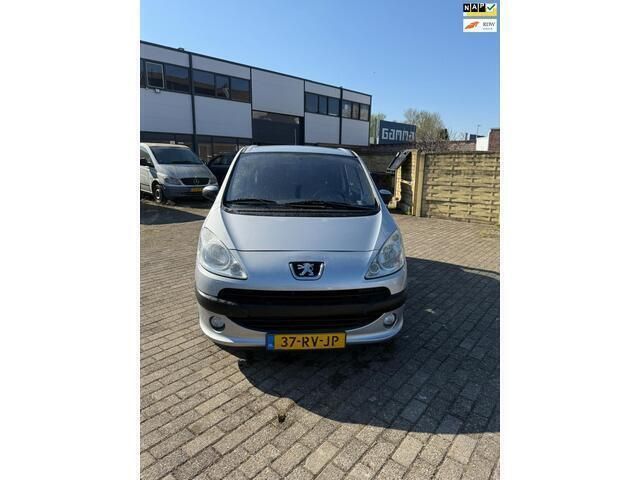 Grijs Gebruikt 2005 Peugeot 1007 Hatchback | € 2.350 (Eerlijke prijs) - Afbeelding 1/4