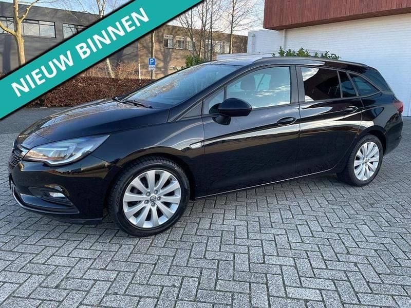 Zwart (metallic) Occasion 2019 Opel Astra Business Stationwagen | € 8.950 (Super prijs) - Afbeelding 1/4