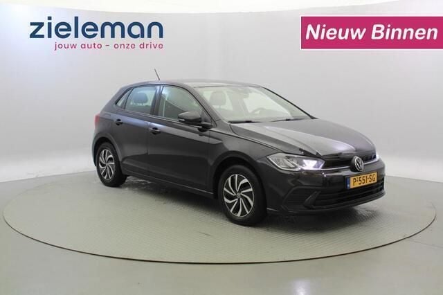 Zwart Gebruikt 2022 VW Polo Life Hatchback | € 14.845 (Goede deal) - Afbeelding 1/4