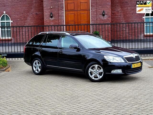 Zwart Gebruikt 2012 Skoda Octavia Business Line Stationwagen | € 5.499 (Eerlijke prijs) - Afbeelding 1/4