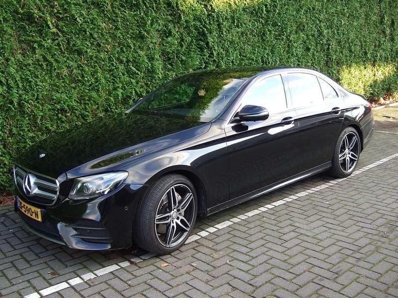 Zwart Gebruikt 2016 Mercedes E200 Prestige Sedan | € 27.950 (Iets duurder) - Afbeelding 1/4