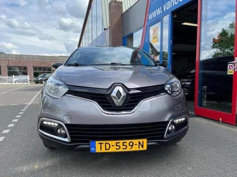 Grijs Gebruikt 2015 Renault Captur Dynamique SUV | € 6.250 (Goede deal) - Afbeelding 1/4