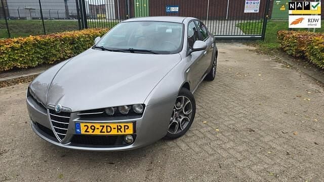 Grijs Gebruikt 2008 Alfa Romeo 159 Progression Sedan | € 3.250 (Eerlijke prijs) - Afbeelding 1/4