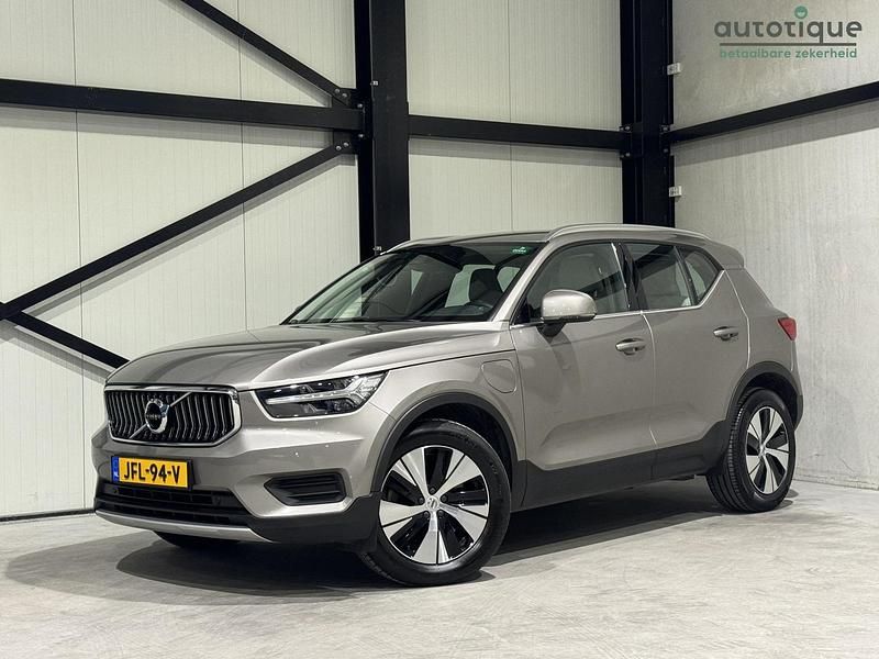 Grijs Gebruikt 2021 Volvo XC40 Inscription SUV | € 25.440 (Goede deal) - Afbeelding 1/4