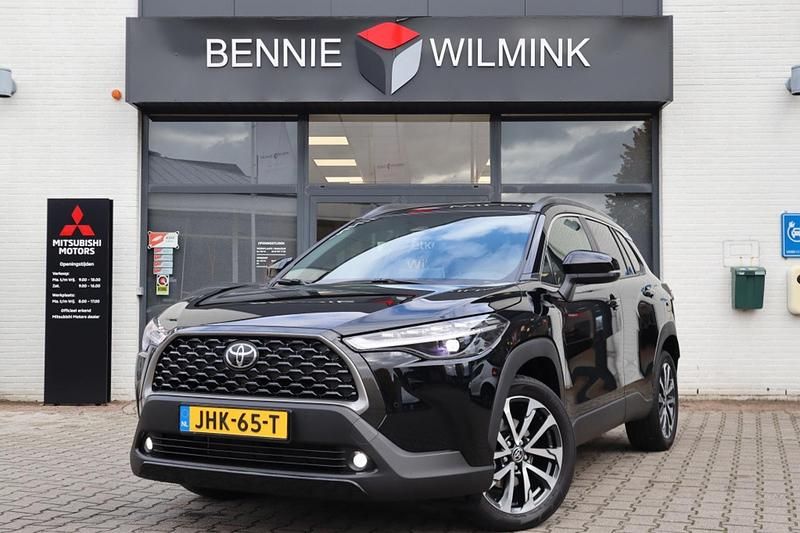 Zwart Gebruikt 2025 Toyota Corolla Cross Style SUV | € 37.950 (Eerlijke prijs) - Afbeelding 1/1