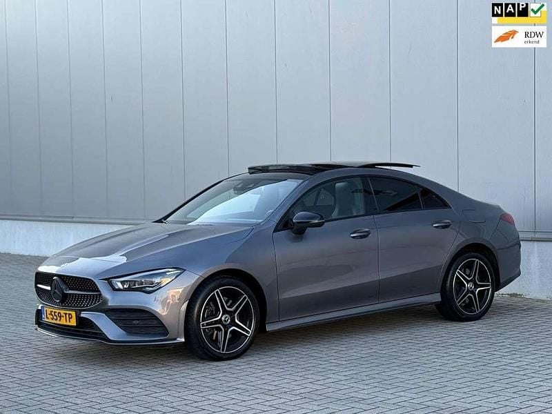 Grijs Gebruikt 2021 Mercedes CLA250e AMG Sedan | € 25.900 (Super prijs) - Afbeelding 1/4