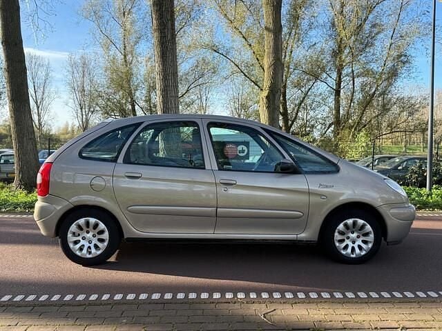Grijs (metallic) Gebruikt 2002 Citroën Xsara Picasso MPV | € 1.199 (Eerlijke prijs) - Afbeelding 1/4