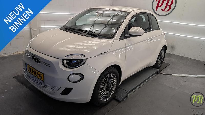 Wit Occasion 2024 Fiat 500e Business Hatchback | € 22.950 (Eerlijke prijs) - Afbeelding 1/4