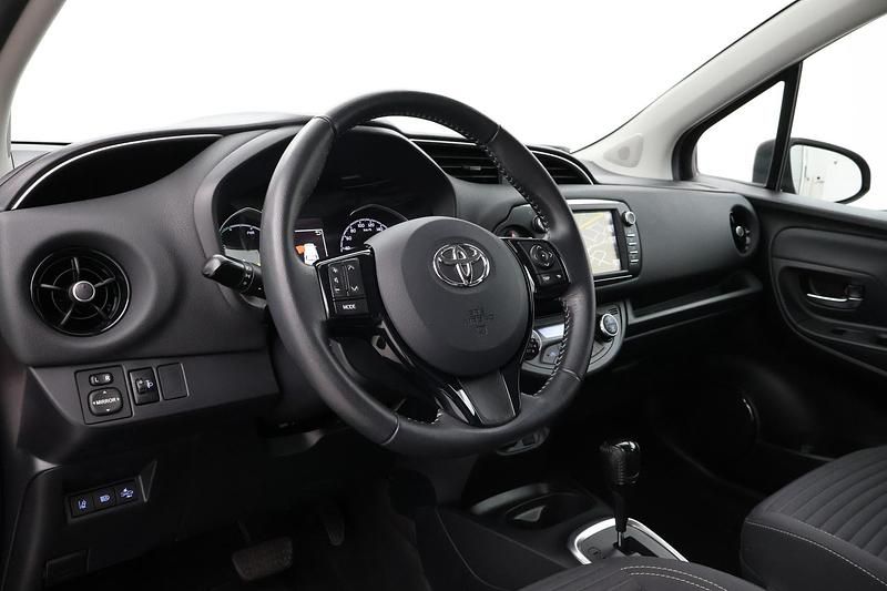 Occasion Toyota Yaris Hybrid 2022 Rood Hatchback