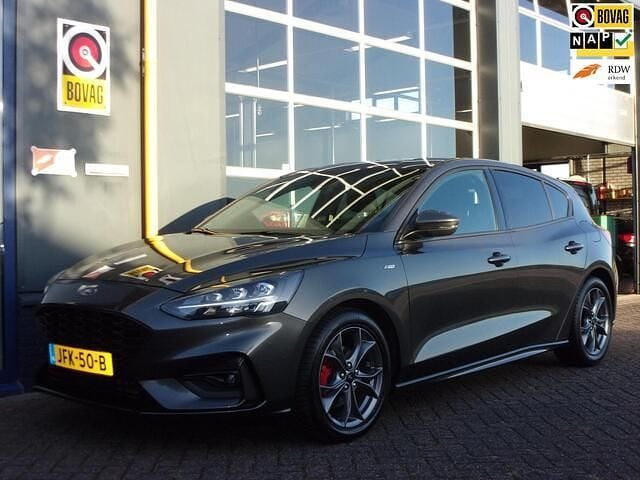 Grijs Gebruikt 2022 Ford Focus Business Edition Hatchback | € 23.635 (Goede deal) - Afbeelding 1/4