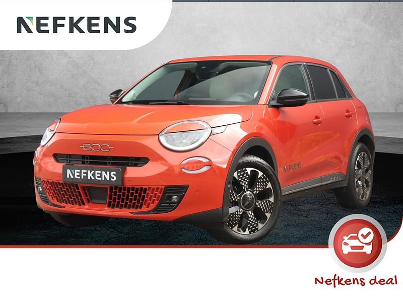 Oranje Occasion 2025 Fiat 600E La Prima SUV | € 30.425 (Eerlijke prijs) - Afbeelding 1/3