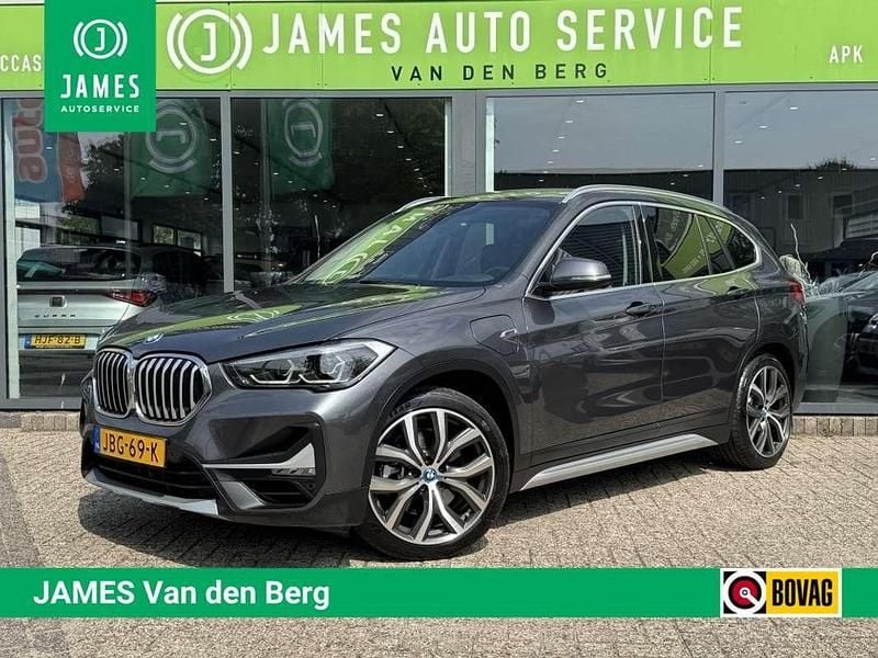 Grijs Gebruikt 2022 BMW X1 Efficient Dynamics SUV | € 26.450 (Eerlijke prijs) - Afbeelding 1/4