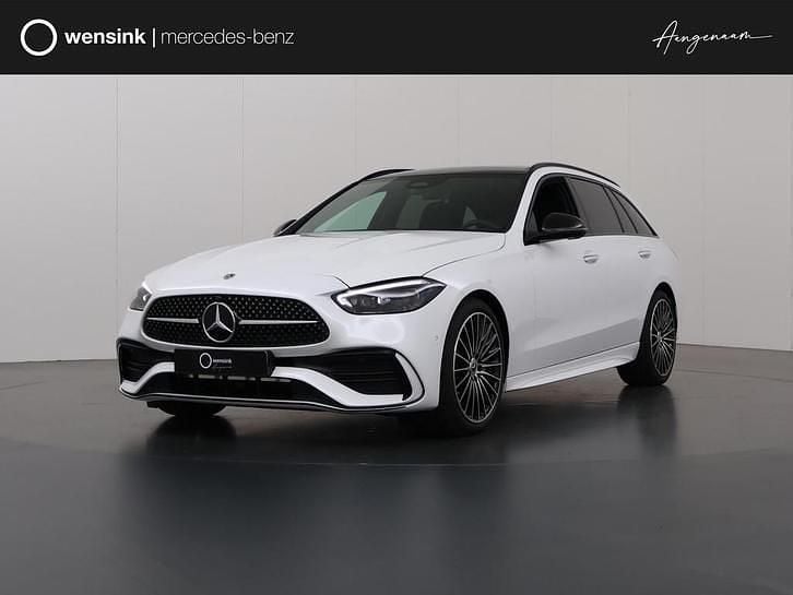 Gebruikt 2025 Mercedes 180 AMG line Sedan | € 59.950 - Afbeelding 1/4