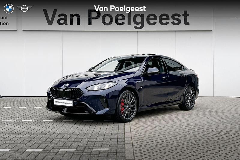 Blauw, metallic lak Gebruikt 2025 BMW 220 M Sport Coupé | € 47.900 (Eerlijke prijs) - Afbeelding 1/4