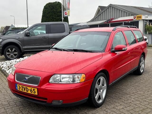 Rood Gebruikt 2007 Volvo V70 Stationwagen | € 3.950 (Eerlijke prijs) - Afbeelding 1/4