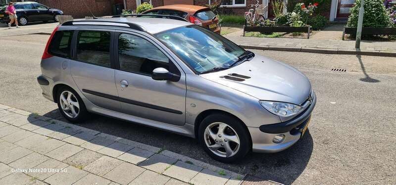 Zilver Gebruikt 2003 Peugeot 206 Stationwagen | € 600 (Goede deal) - Afbeelding 1/4