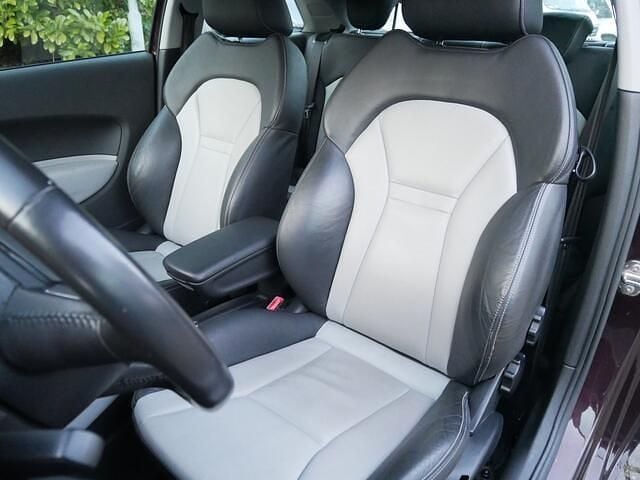 Occasion Audi A1 Attraction 122 PK (89 kW) 2012 Paars (metallic) Hatchback