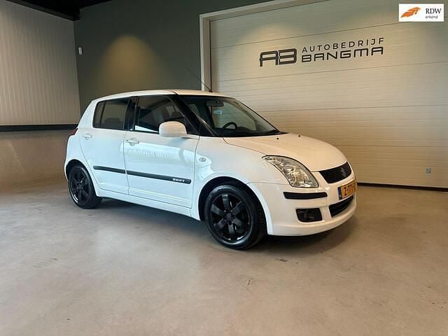 Wit Gebruikt 2009 Suzuki Swift Hatchback | € 4.999 (Eerlijke prijs) - Afbeelding 1/4