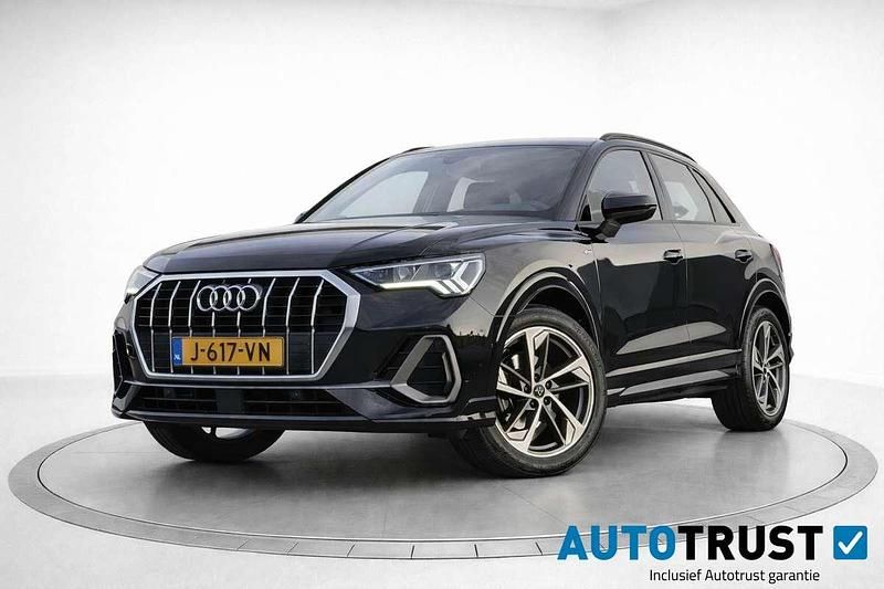 Zwart (metallic) Gebruikt 2020 Audi Q3 S-Line SUV | € 26.440 (Eerlijke prijs) - Afbeelding 1/4