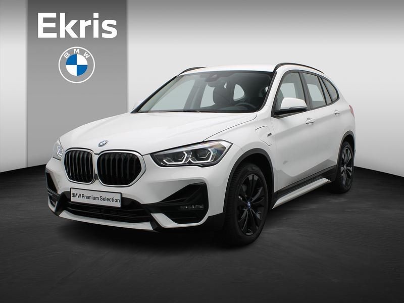 Wit Gebruikt 2022 BMW X1 Sport Line SUV | € 33.695 (Iets duurder) - Afbeelding 1/4