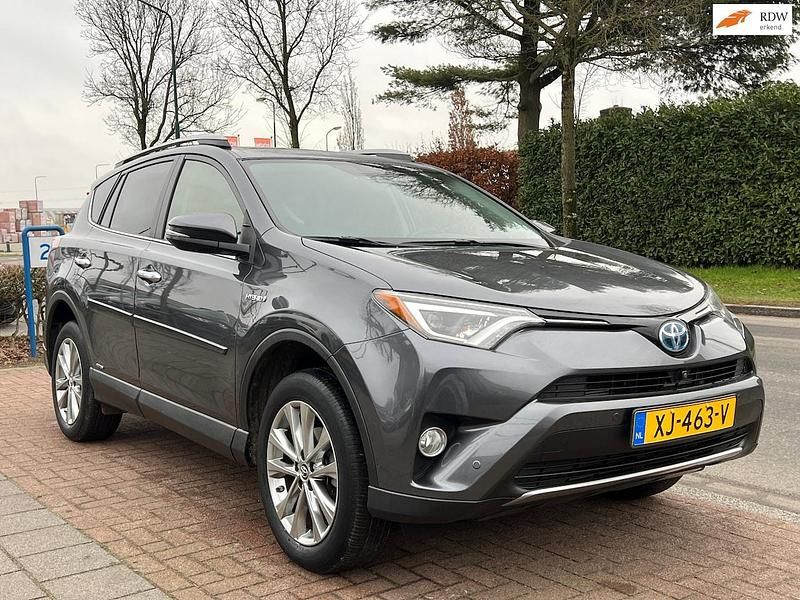 Grijs Occasion 2017 Toyota RAV4 Hybrid SUV | € 24.250 (Super prijs) - Afbeelding 1/4