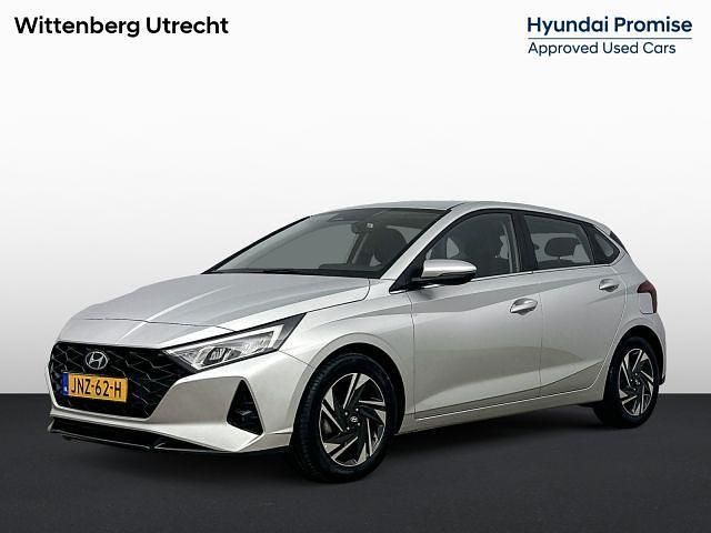 Sleek silver metallic (rys) Occasion 2023 Hyundai i20 Premium Hatchback | € 19.400 (Goede deal) - Afbeelding 1/1