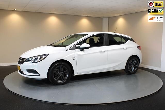 Wit Gebruikt 2019 Opel Astra Edition Hatchback | € 12.940 (Goede deal) - Afbeelding 1/4