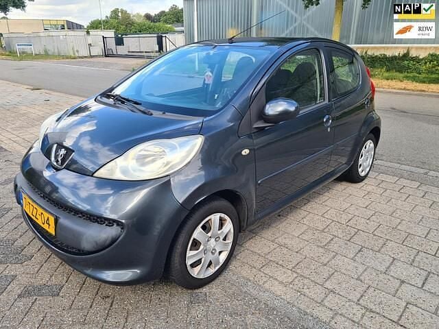 Grijs Gebruikt 2005 Peugeot 107 Hatchback | € 1.299 (Eerlijke prijs) - Afbeelding 1/4