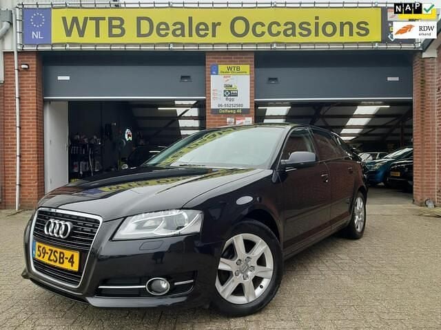 Zwart Occasion 2013 Audi A3 Sportback Attraction Hatchback | € 6.950 (Goede deal) - Afbeelding 1/4