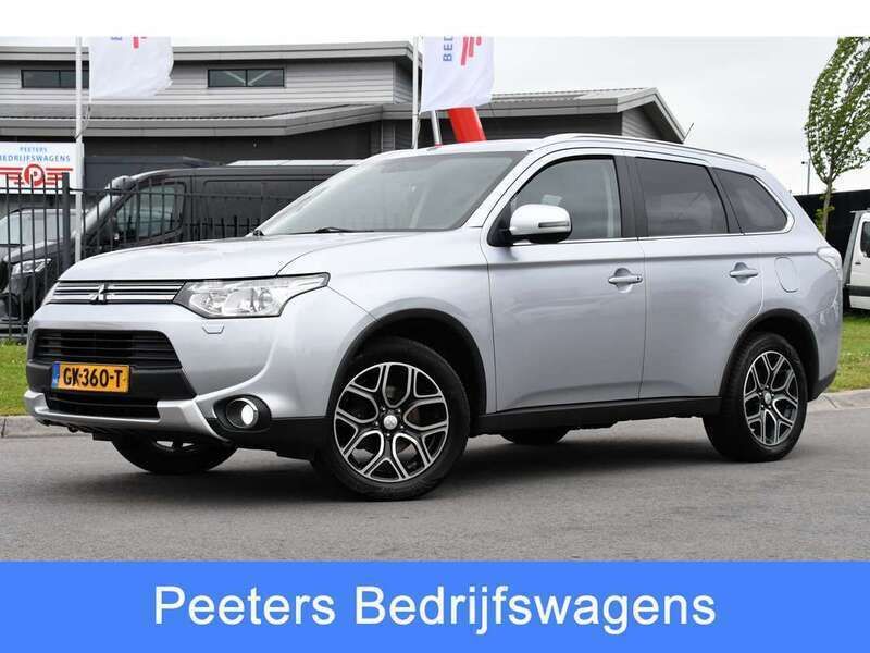 Grijs Gebruikt 2015 Mitsubishi Outlander P-HEV Edition | € 9.995 (Eerlijke prijs) - Afbeelding 1/4
