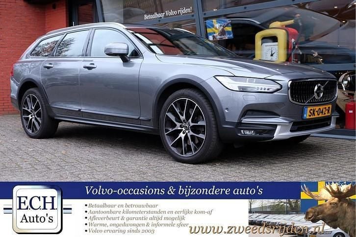 Grijs Gebruikt 2016 Volvo V90 Pro Stationwagen | € 29.950 - Afbeelding 1/4
